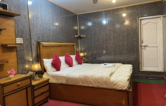 Guest room at Ringachan Guest House & Restaurant, Skardu